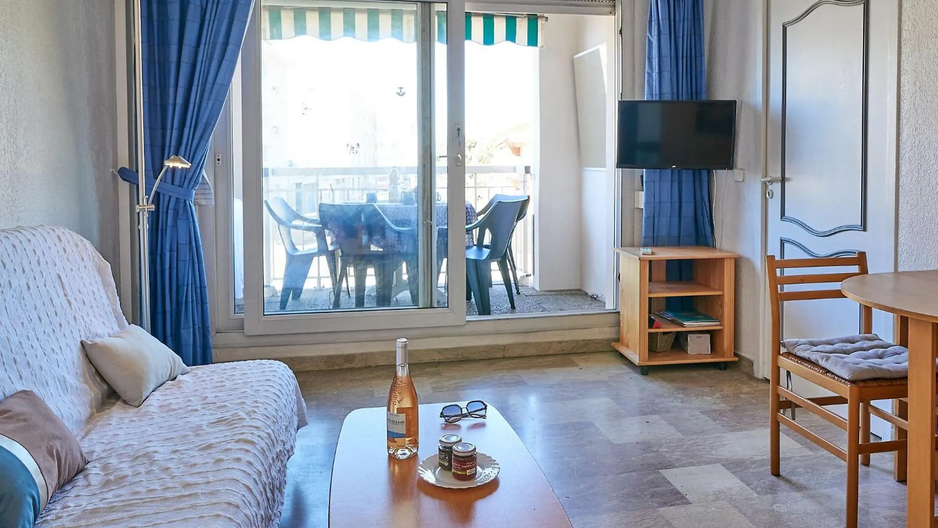 Apartment Le Vieux Port By Interhome Saint-Raphael